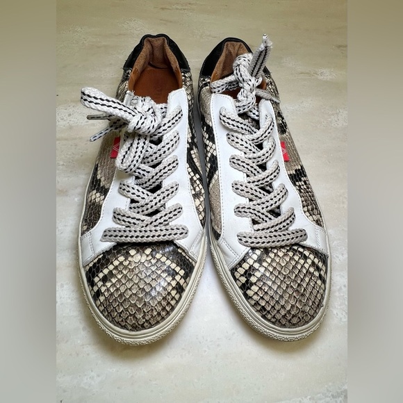 Veronica Beard Sami Python Snake Print Women’s Sneakers - Picture 1 of 11